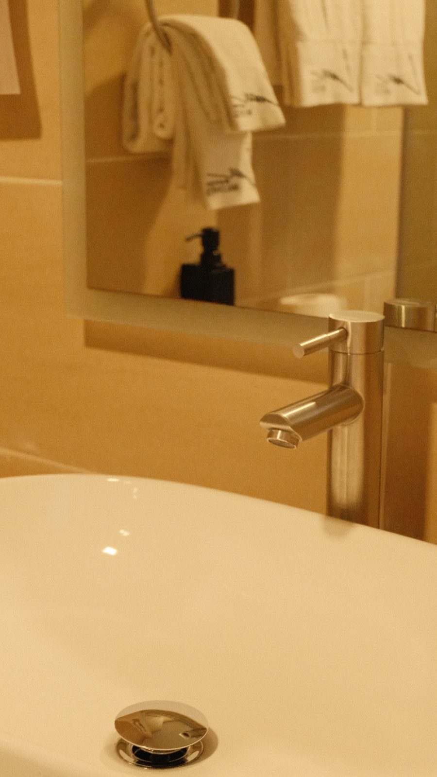 Bathroom sink